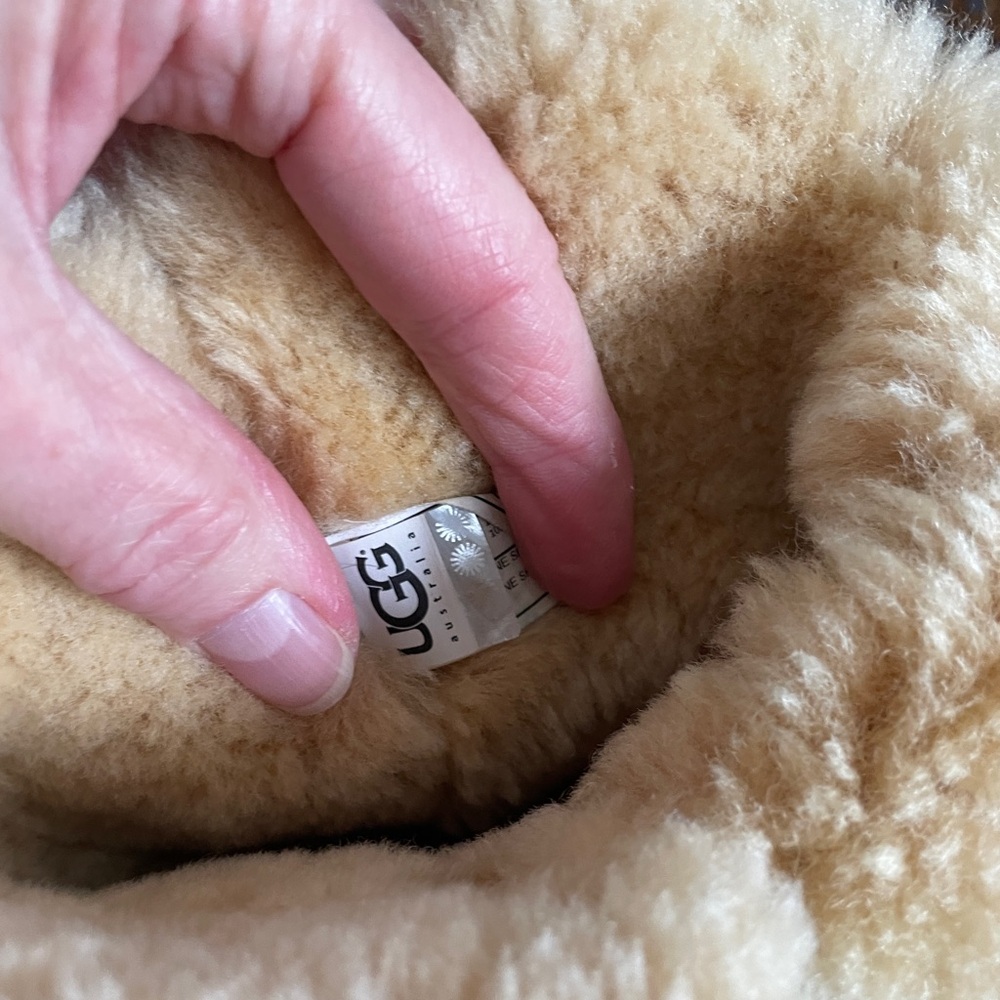 UGG Chestnut Tan Sheepskin Boots, Bailey Button, Size 8 Women’s - Picture 10 of 11